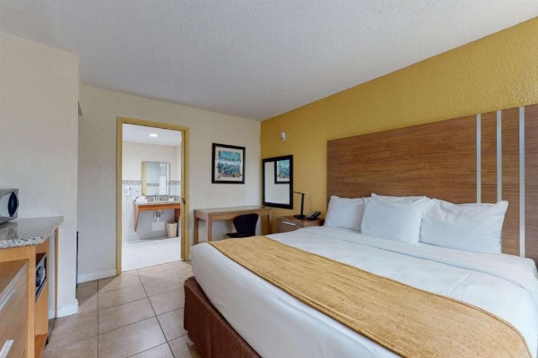 Rodeway Inn & Suites Fort Lauderdale Airport & Cruise Port image 14