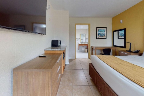 Rodeway Inn & Suites Fort Lauderdale Airport & Cruise Port image 17